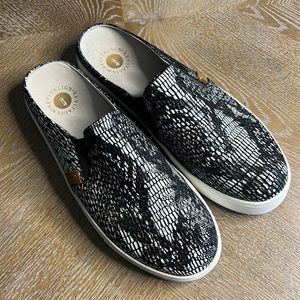 REVITALIGN Snake Print Mule Sneakers 8.5
